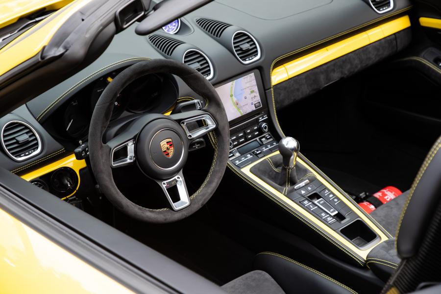 Интерьер Porsche 718 Spyder (982) 2019 года  (WW) (фото 201 из 318)